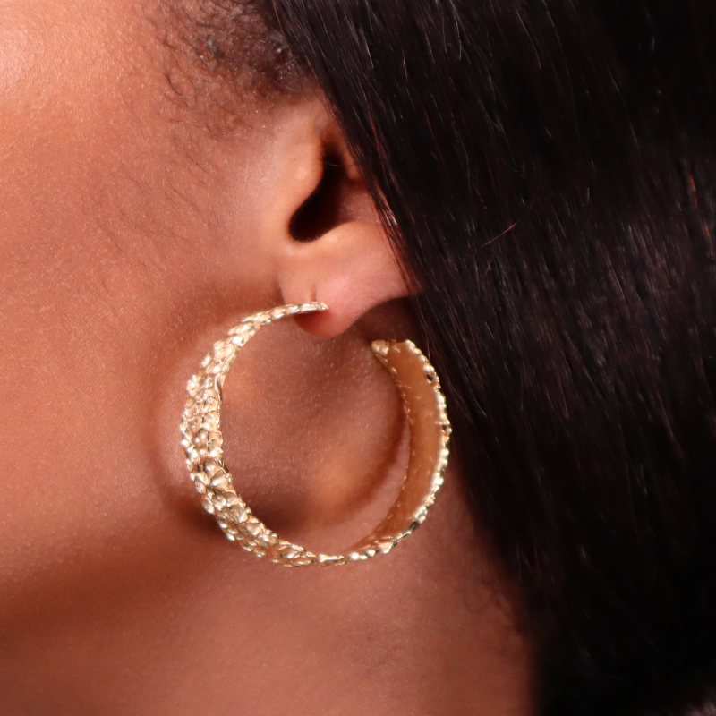 MEDIUM HAMMERED GOLD HOOPS Lenique Louis