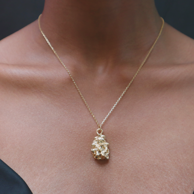 GOLD SPINE SHELL PENDANT Lenique Louis