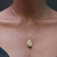 GOLD SPINE SHELL PENDANT Lenique Louis 