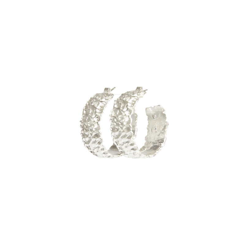 MEDIUM HAMMERED SILVER HOOPS Lenique Louis 